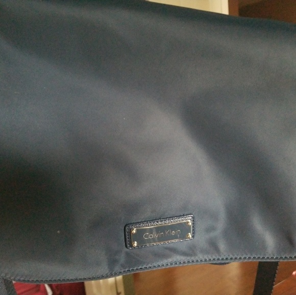 Calvin Klein side bagpack - Picture 4 of 4
